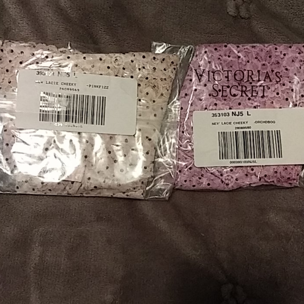 NEW - VS Lace Cheeky panties - Large
